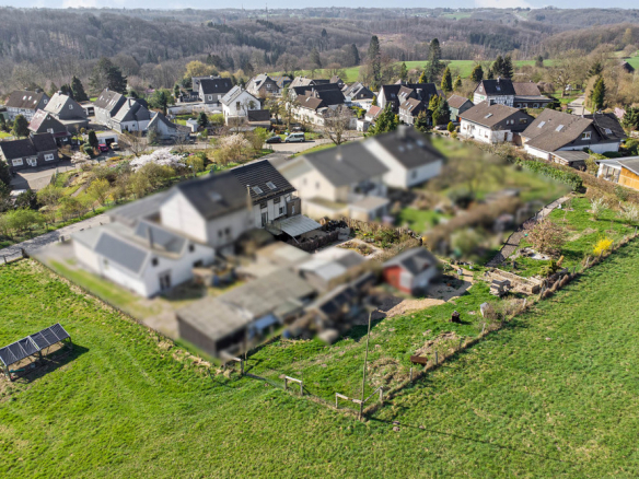 Mehrgenerationenhaus-in-Wermelskirchen-Oberwinkelhausen-fuer-nur-585.000-EURO