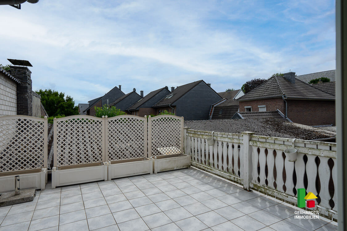 Haus mit Ladenlokal kaufen Brüggen – Balkon OG Haus mit Ladenlokal kaufen Brüggen - Balkon OG