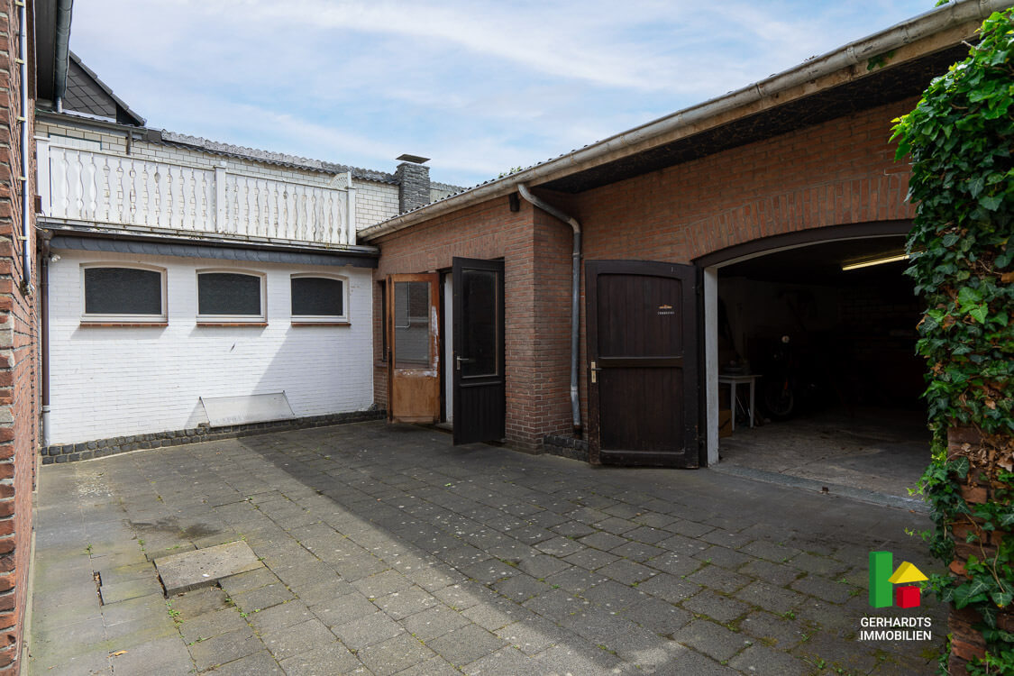 Haus mit Ladenlokal kaufen Brüggen – Garage Haus mit Ladenlokal kaufen Brüggen - Garage