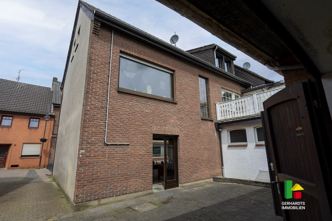 Haus mit Ladenlokal kaufen Brüggen – Hinterhof Haus mit Ladenlokal kaufen Brüggen - Hinterhof