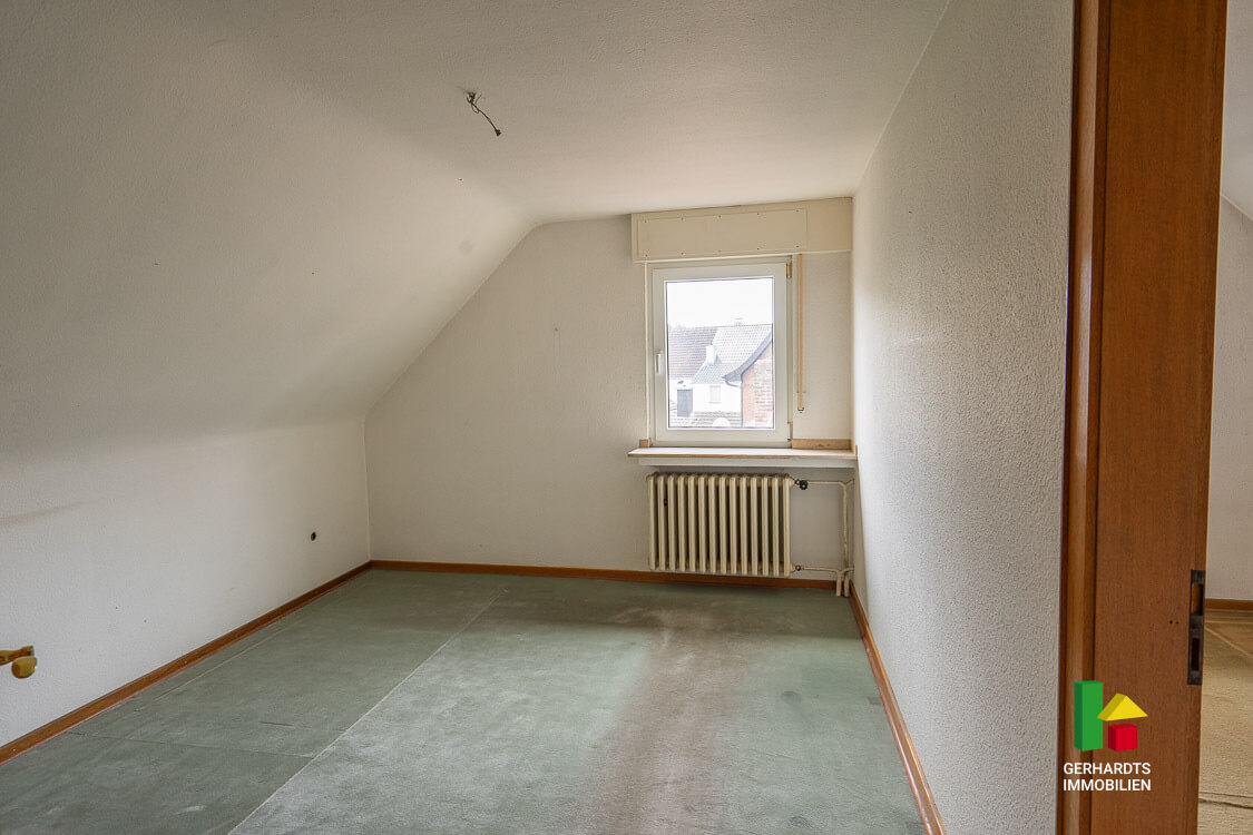 Haus mit Ladenlokal kaufen Brüggen – Schlafzimmer DG Haus mit Ladenlokal kaufen Brüggen - Schlafzimmer DG