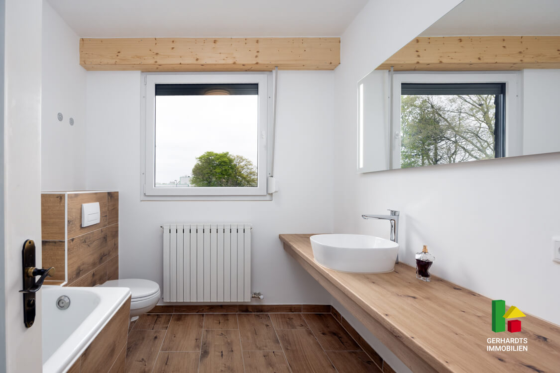 Haus mit Pool kaufen Brüggen - Bad Dachgeschoss