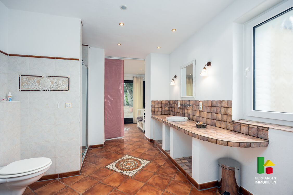 Haus mit Pool kaufen Brüggen - Duschbad EG