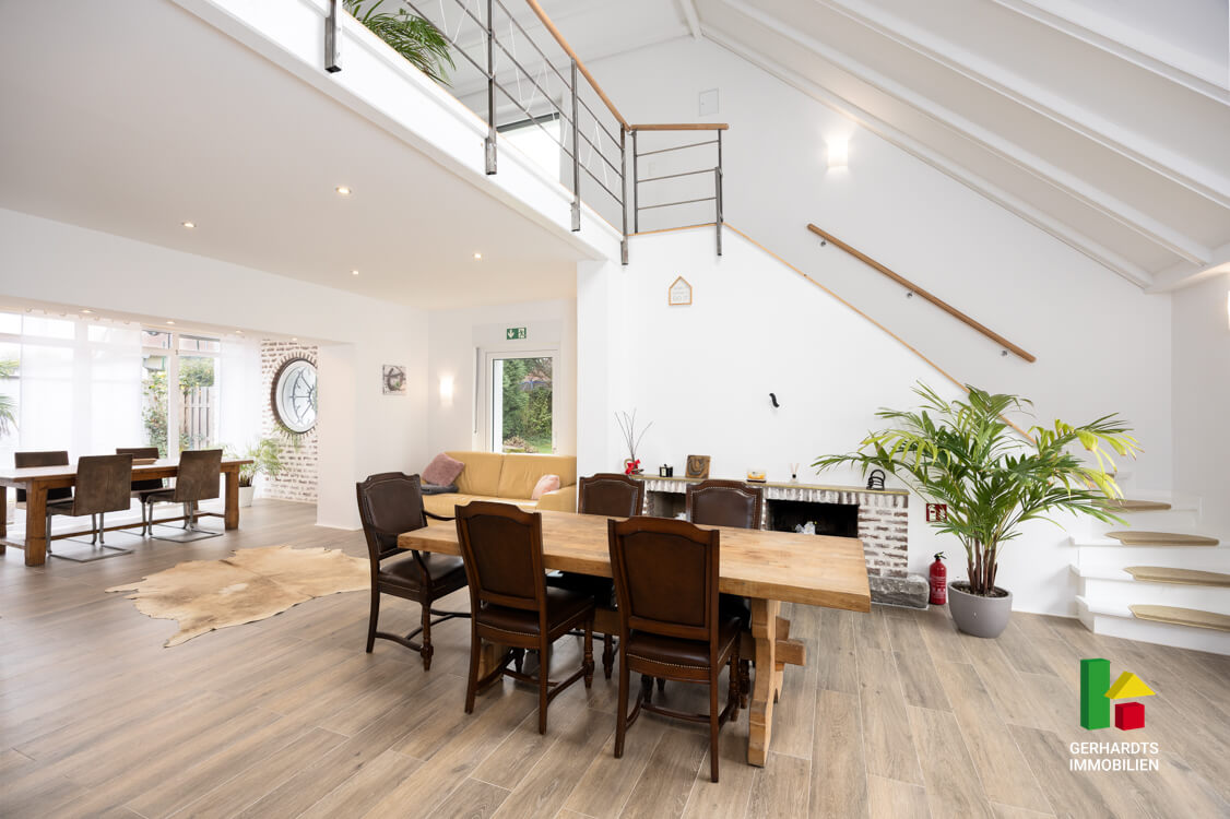 Haus mit Pool kaufen Brüggen - Esszimmer Empore