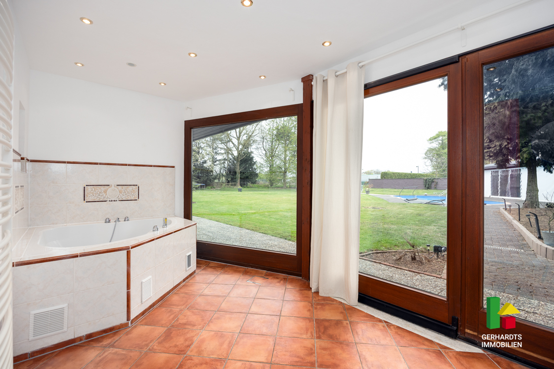 Haus mit Pool kaufen Brüggen - Whirlpool