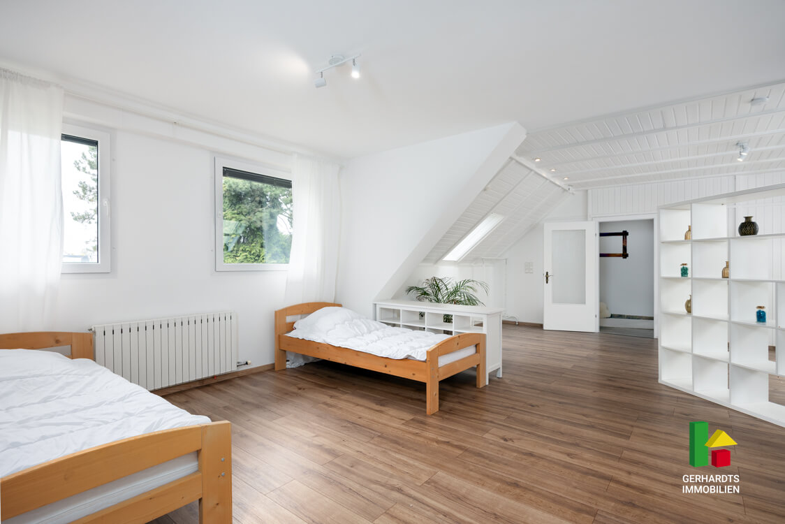 Haus mit Pool kaufen Brüggen - helles Studio