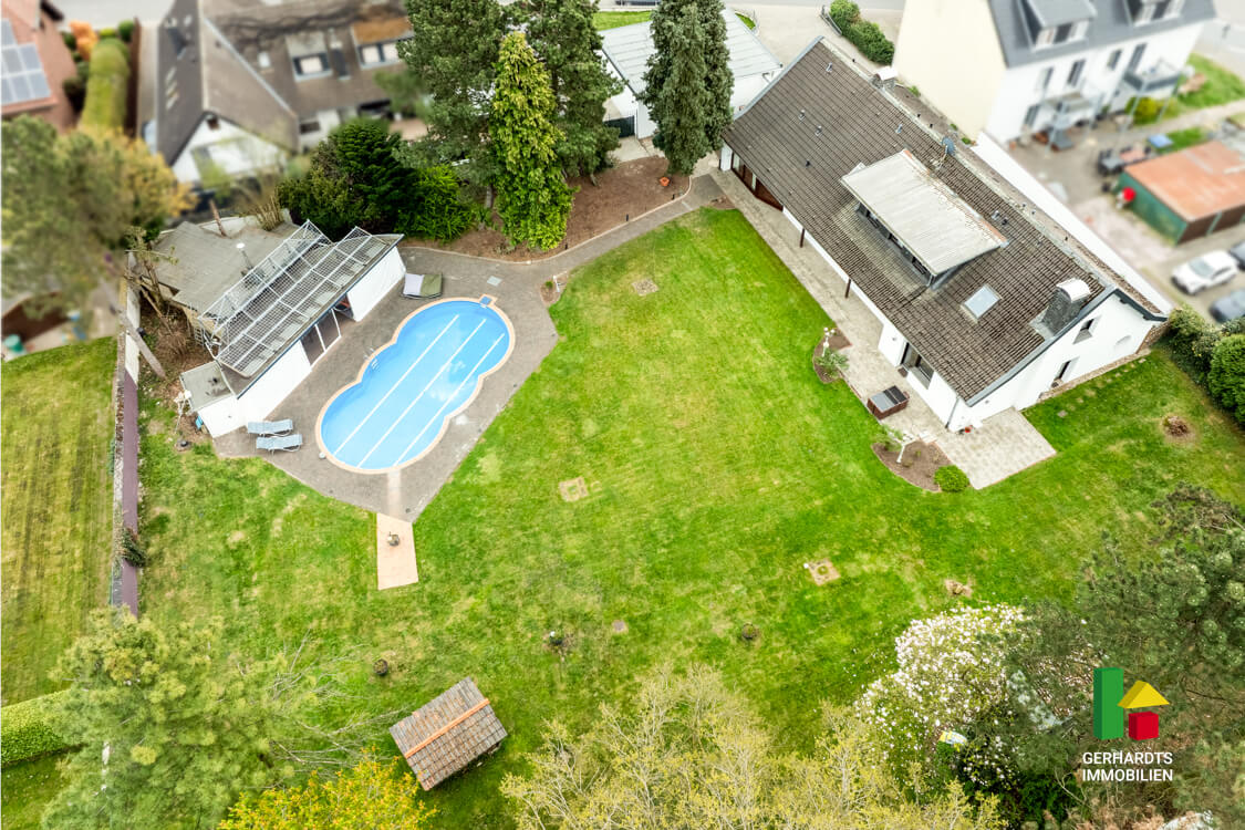Haus mit Pool kaufen Brüggen - mit Garten