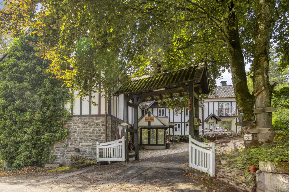 Landhaus – Wipperfürth – Aussenansicht – Einfahrt v3 Landhaus - Wipperfürth - Aussenansicht - Einfahrt v3