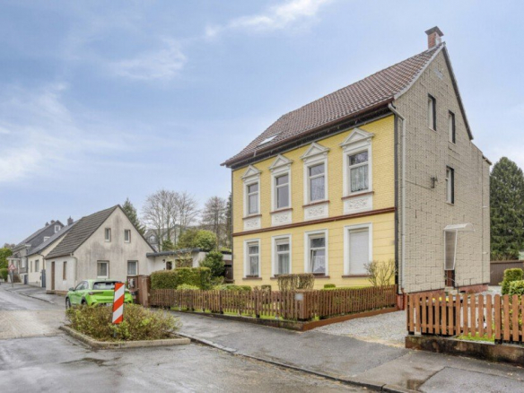 Mehrfamilienhaus in Solingen-Merscheid: Ihr Zuhause mit Potenzial