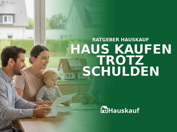 Familie bespricht mit Finanzberater den Hauskauf trotz Schulden