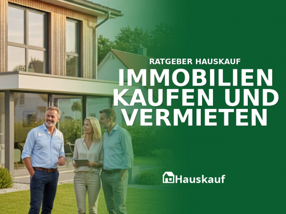 Ein Makler berät beim Immobilienkauf und Vermieten eines Hauses als Kapitalanlage.